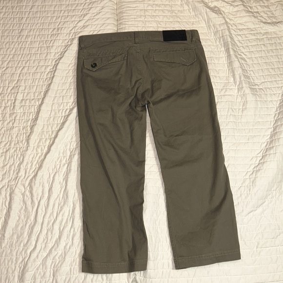 MEC (Mountain Equipment Co-op) Women’s Sage Green Capri Pants Size 10 - Picture 4 of 5